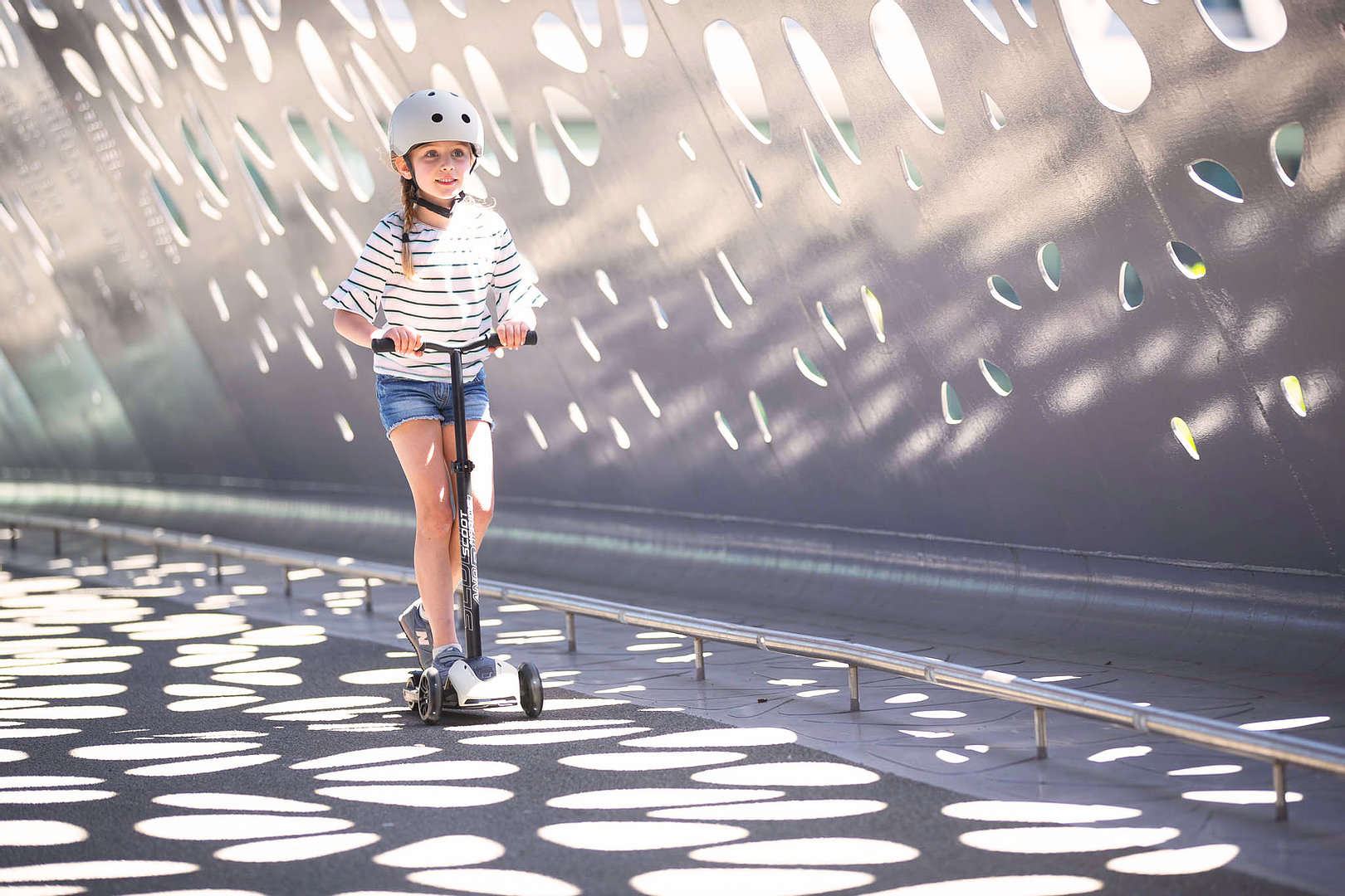 Scoot and Ride Highwaykick 5 Ash LED - trotinet Scoot and Ride Highwaykick 5 Ash LED - trotinet