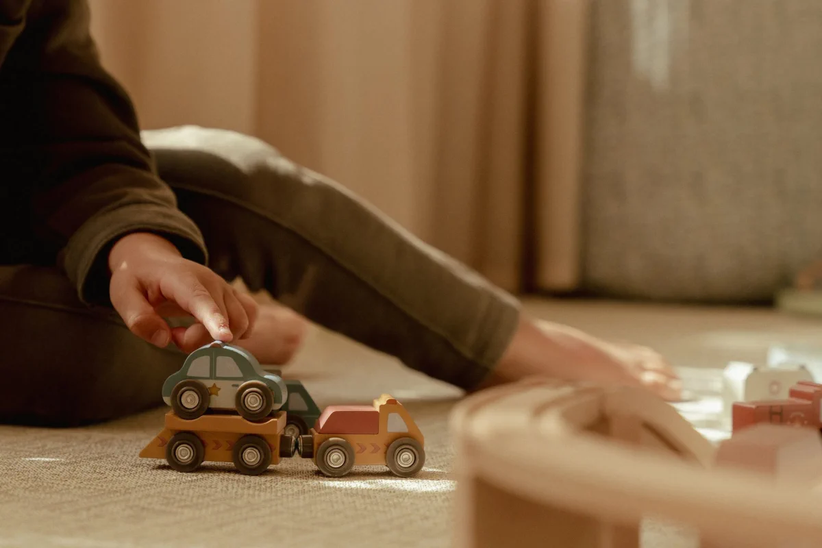 Little Dutch Drveni autići - set od 9 drvenih auta - Slika 4