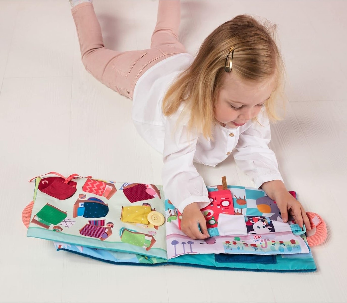 Lilliputiens Aktivnosna knjiga - Vuk i 7 kozlića Lilliputiens Aktivnosna knjiga - Vuk i 7 kozlića