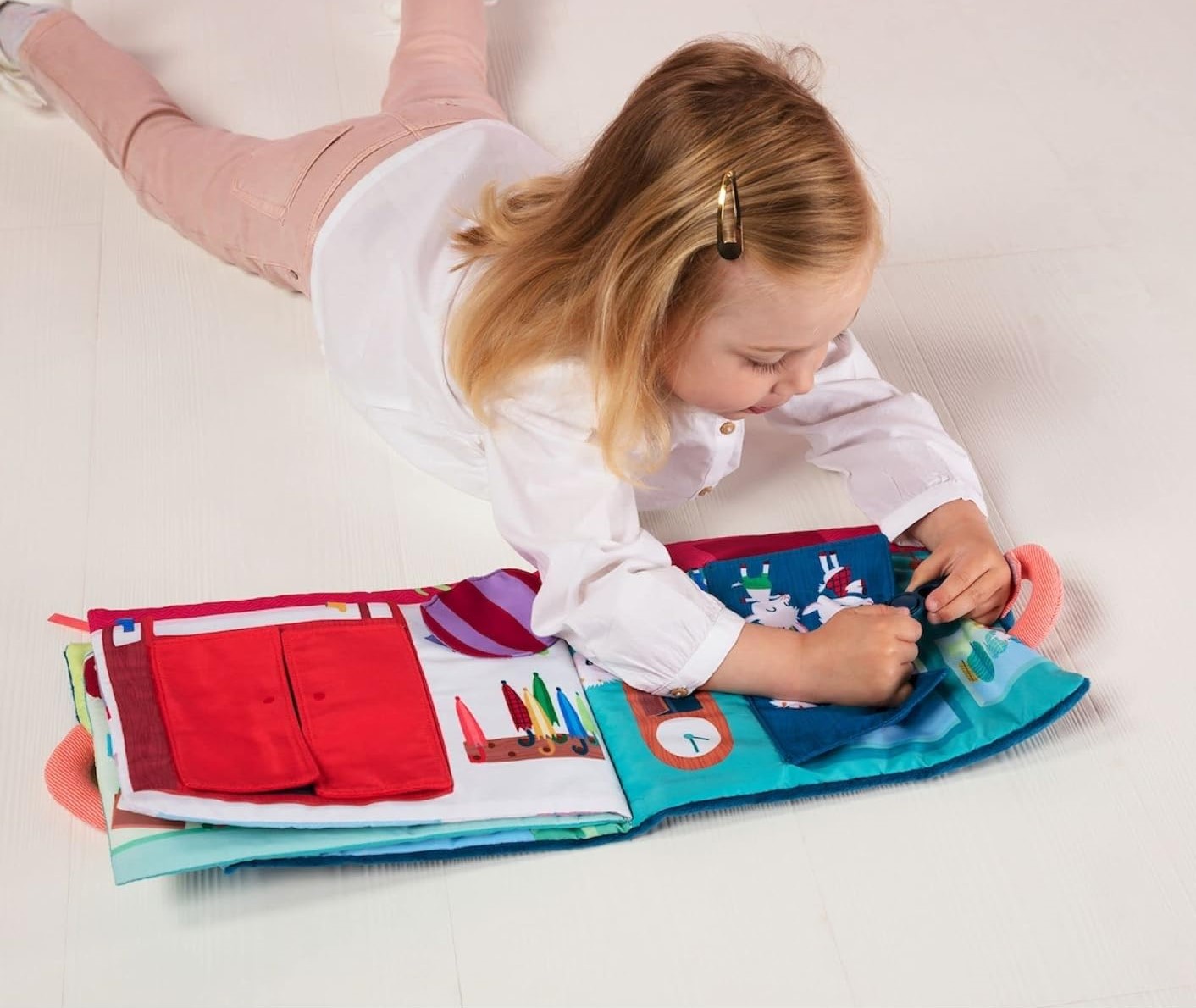 Lilliputiens Aktivnosna knjiga - Vuk i 7 kozlića Lilliputiens Aktivnosna knjiga - Vuk i 7 kozlića