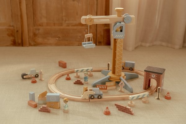 Little Dutch Građevinski set sa prugom i kranom Little Dutch Građevinski set sa prugom i kranom